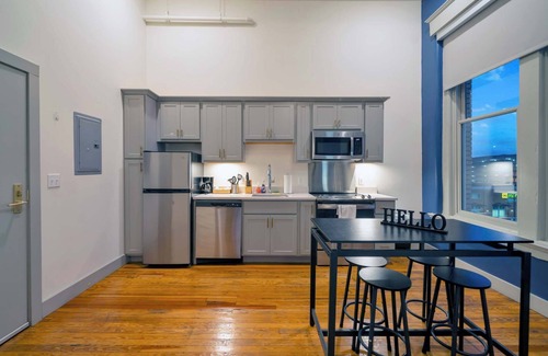 Downtown Louisville Apartment | Large Studio w/Free Parking |Near Norton Hospital