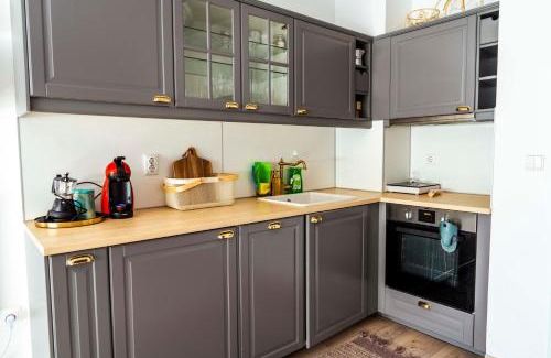 Shiligarnika Apartment | Large Stylish 2-bedroom apt, 2min walk to ski path, 7-8min walk to gondola