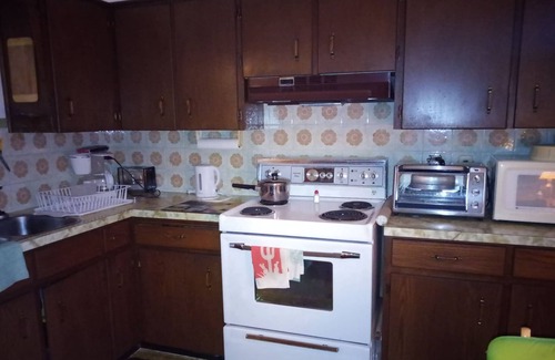 St. Catharines Apartment | Large,sunny, two-room suite accessed from deck on wooded ravine. Eat-in kitchen.