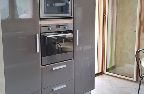 Meythet Villa | large swimming pool with large sun terraces