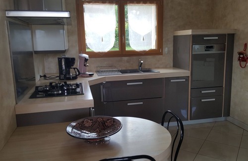 Meythet Villa | large swimming pool with large sun terraces