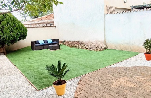 Trets Apartment | Large T2 in QUIET countryside with GARDEN