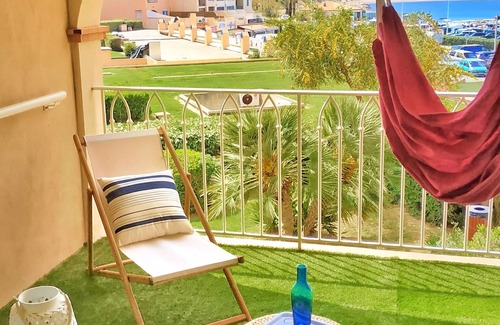 Six-Fours-les-Plages Apartment | Large terrace, 50m beach with sea view + private pool + closed parking