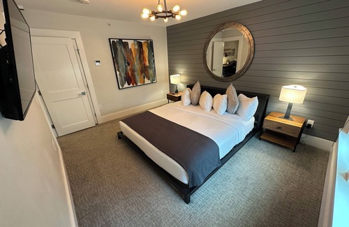 Newport Hotel | Large Three Room Suite 2 Bed/1 Bath/Dog friendly with parking on Historic Pelham St.