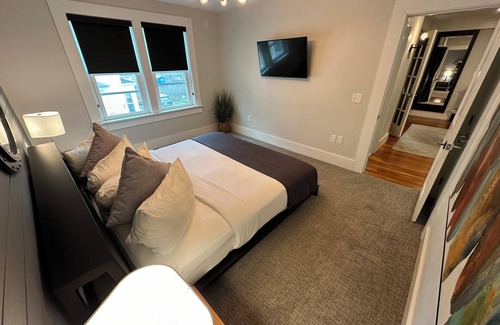 Newport Hotel | Large Three Room Suite 2 Bed/1 Bath/Dog friendly with parking on Historic Pelham St.