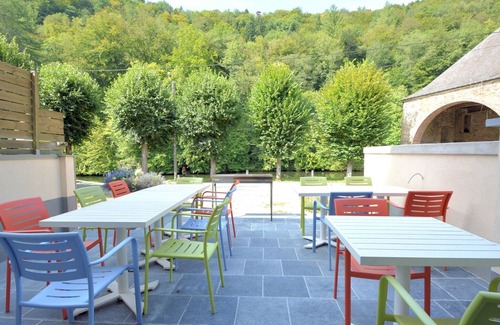 Bouillon House | Large townhouse with pool table