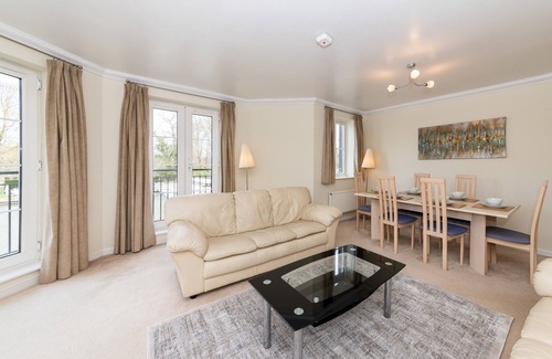 Reading Apartment | Large & Tranquil Riverside Flat with Thames Views - Pass the Keys
