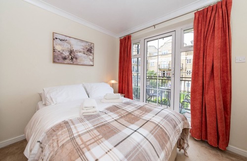 Reading Apartment | Large & Tranquil Riverside Flat with Thames Views - Pass the Keys