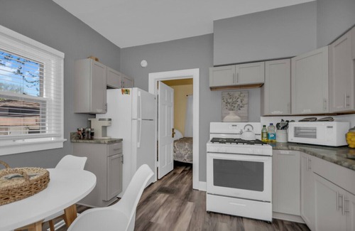 Bay View House | Large Triplex Building on Kinnickinnic Ave! Central Bay View- Milwaukee