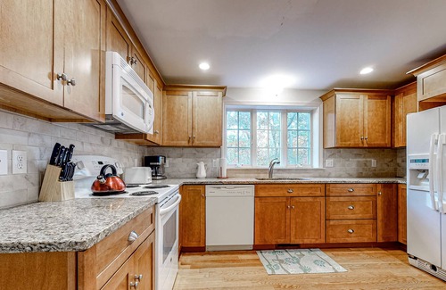 Harwich Port House | Large Updated Home Near the Beach with Deck & Grill - Perfect for a Family