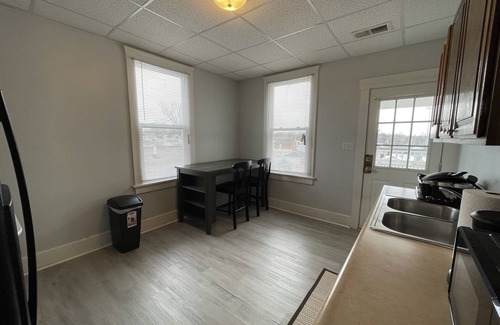 Quincy Apartment | Large Updated Upper 1-bedroom East Facing w/Wi-Fi