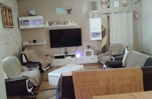 Savigny-sous-Faye House | Large vacation home in Savignoi - 7 bedrooms, private pool