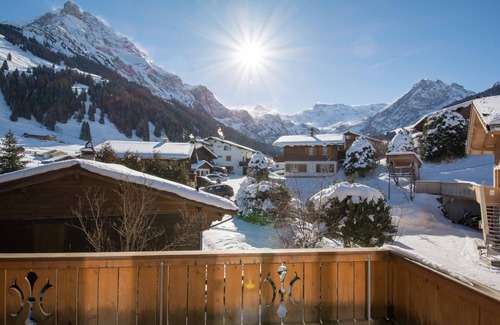 Achsete Apartment | Large vacation apartment in a quiet location with a wonderful view of the mountains.