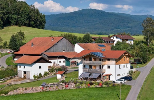 Arnbruck Apartment | Large vacation apartment (110sqm) with 3 bedrooms and 2 balconies