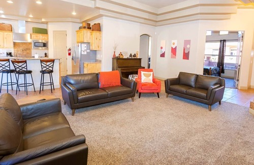 Kanab House | Large Vacation Home near Zion with Pool & Hot Tub!
