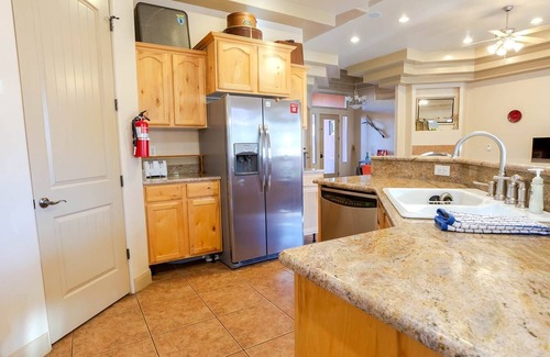 Kanab House | Large Vacation Home near Zion with Pool & Hot Tub!