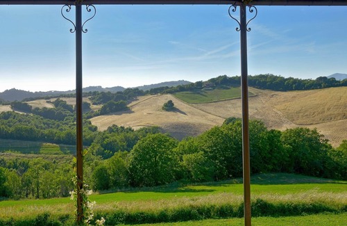 Bibbona Villa | Large villa with heated pool, A/C, Wi-Fi, BBQ, al fresco dining, sleep 16