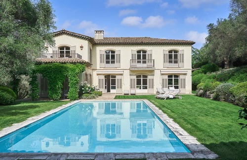 Mougins Villa | Large Villa With Tennis Court and Walking Distance to the old Town