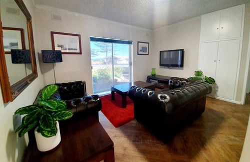 Largs Bay Hotel | Largs Pier Hotel Motel