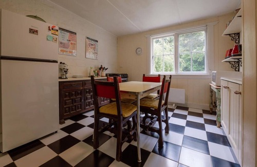 Mount Victoria Cottage | Larsen's Cottage #2: Historic 1880 Home