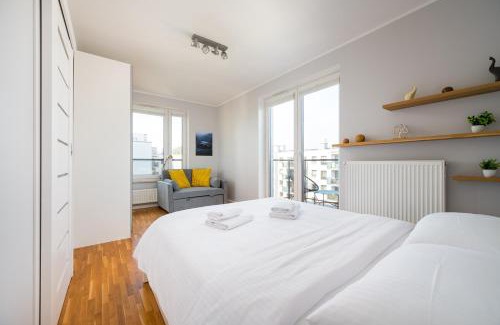 Targowek Apartment | Las Bródnowski Urban Jungle Apartment by BookingHost