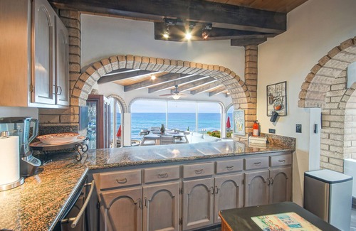 Las Gaviotas House | Las Gaviotas Front Row