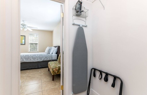 Colee Hammock Apartment | Las Olas 2 Bedroom Apt.: Walking to Beach, Dining and Nightlife!