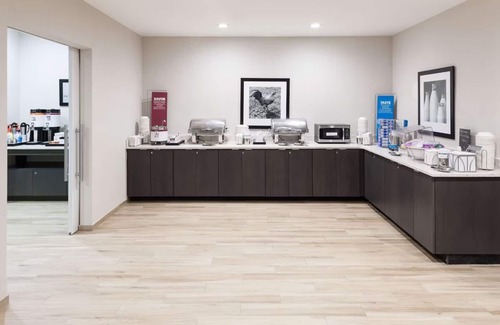 Downtown Fort Lauderdale Hotel | Las Olas Getaway w/Free Breakfast + Outdoor Pool | Close to Las Olas Blvd