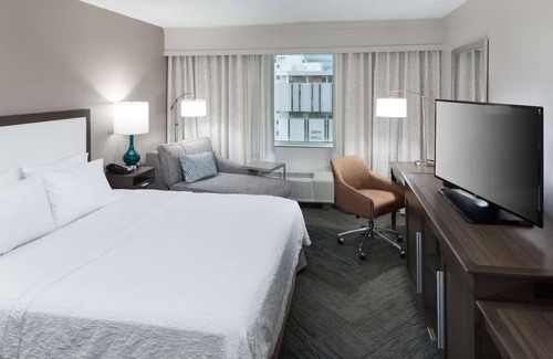 Downtown Fort Lauderdale Hotel | Las Olas Getaway w/Free Breakfast + Outdoor Pool | Close to Las Olas Blvd