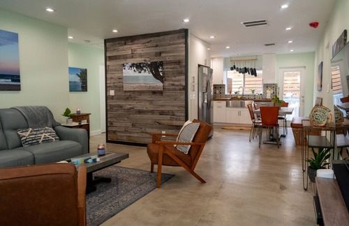 Shady Banks House | Las Tortugas Modern Beach Oasis. Heated pool, Saltwater Filter Tiki Hut.