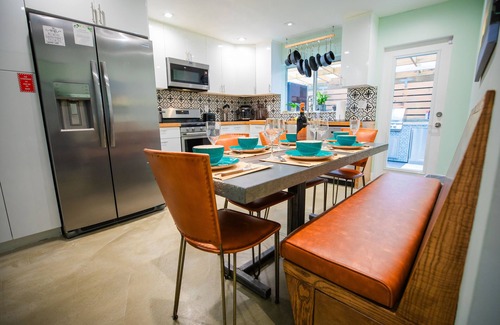 Shady Banks House | Las Tortugas Modern Beach Oasis. Heated pool, Saltwater Filter Tiki Hut.