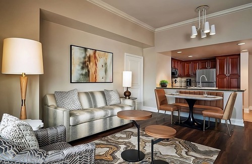 Las Vegas Hotel | Las Vegas Strip Retreat | Spacious Suite w/Living Area | Outdoor Pool