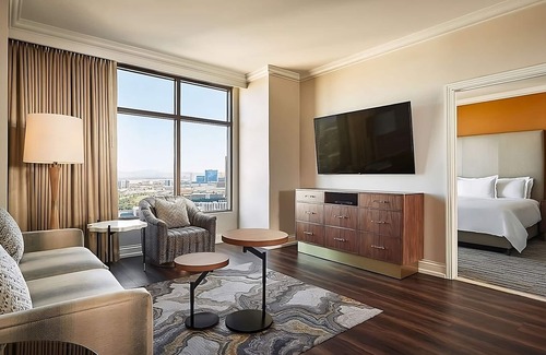 Las Vegas Hotel | Las Vegas Strip Suite w/Living Area, Dining Area & Full Kitchen | Outdoor Pool
