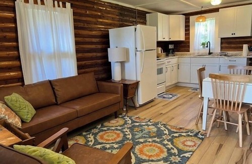 Cedarville Cabin | LaSalle Cabin - Les Cheneaux Landing