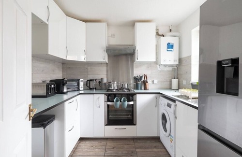 Milton Keynes House | Last min discount | Spacious 3b - Essentials near