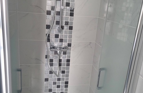 Gavres Villa | Last minute April villa with private indoor jacuzzi for 6 people