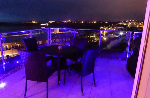 Newquay House | LAST MINUTE AVAILABILITY! Holiday Home In Cornwall - Fistral View Holiday Home