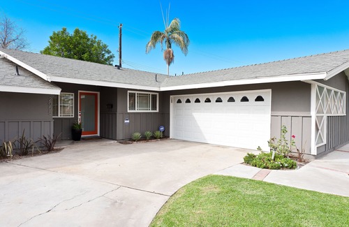 Anaheim Resort House | LAST MINUTE SPECIAL! WALK TO DISNEY & CONVENTION CENTER! Private heatedpool