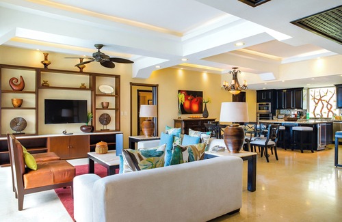 Amapas Resort | Last one OCEANFRONT: Xmas Dec 20-27 - 3-BR PH w/wifi in a 5 star Resort in PV