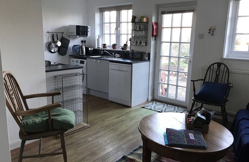 East Wittering Cottage | Late 18th Century cottage 250m from the sea