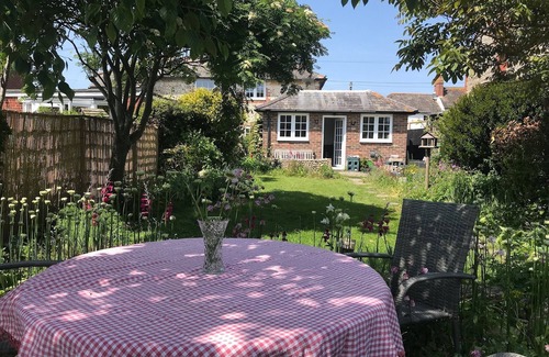 East Wittering Cottage | Late 18th Century cottage 250m from the sea