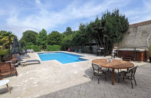 La Chapelle la Reine House | Latelier Avec Jardin, Piscine, Jacuzzi !