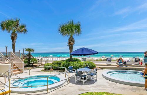 Fort Bay Apartment | Latitude 29 #13