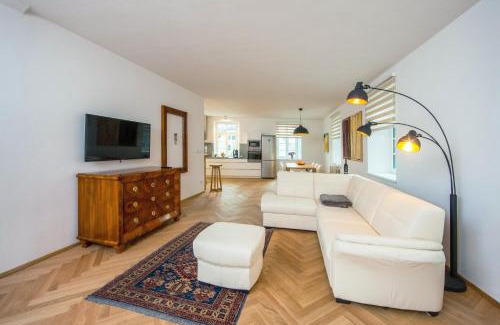 Cesky Krumlov Apartment | Latron 98