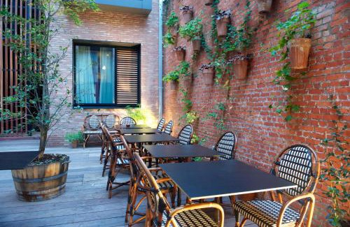 Matonge Hotel | Latroupe Hotel Le Berger