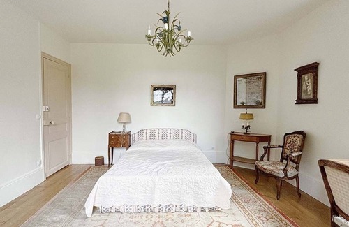 Le Val-Saint-Germain Hotel | L’Auberge Renovated Hemp Inn - Creative Residence