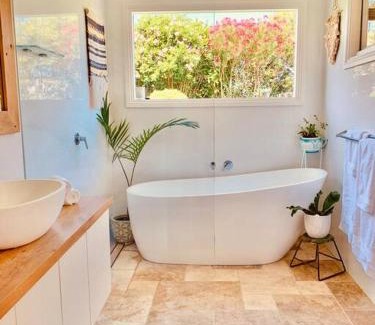 McLaren Vale House | Laurant's Cottage ~ McLaren Vale entertainer