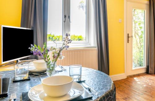 Little Malvern House | Laurel Cottage - The Retreat