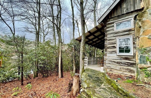 Fleetwood Cabin | Laurel Mtn Cabin - Perfect for a Relaxing Getaway! Hot tub & community river & lake access