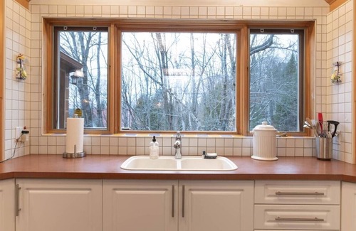 Ivry-sur-le-Lac Ski Chalet | LAURENTIANS SKI SEASON SUNNY, CHARMING & SPACIOUS 4 BR LAKEFRONT CHALET